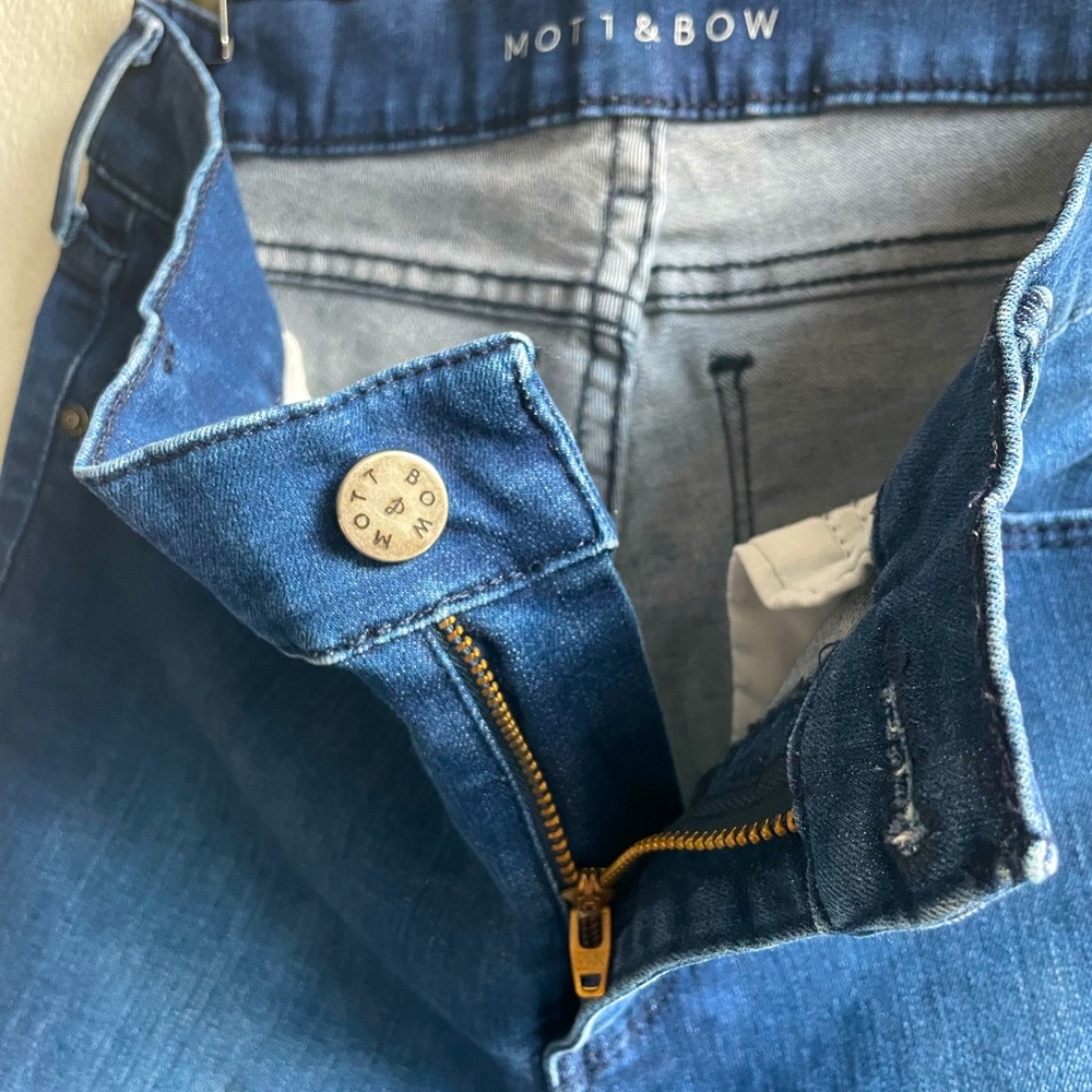 27W x 28L Mott & Bow women’s skinny Jean